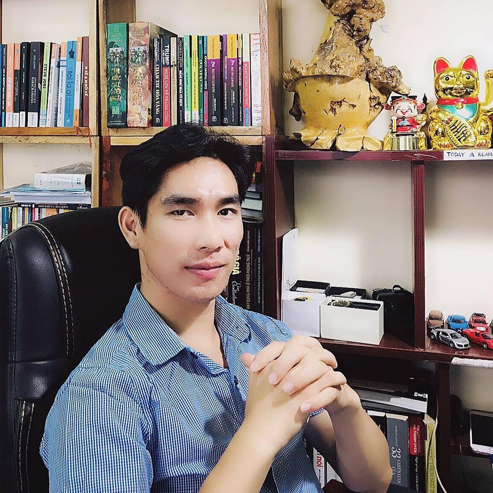 Chân dung đại diện D.O Design trong không gian làm việc cá nhân.