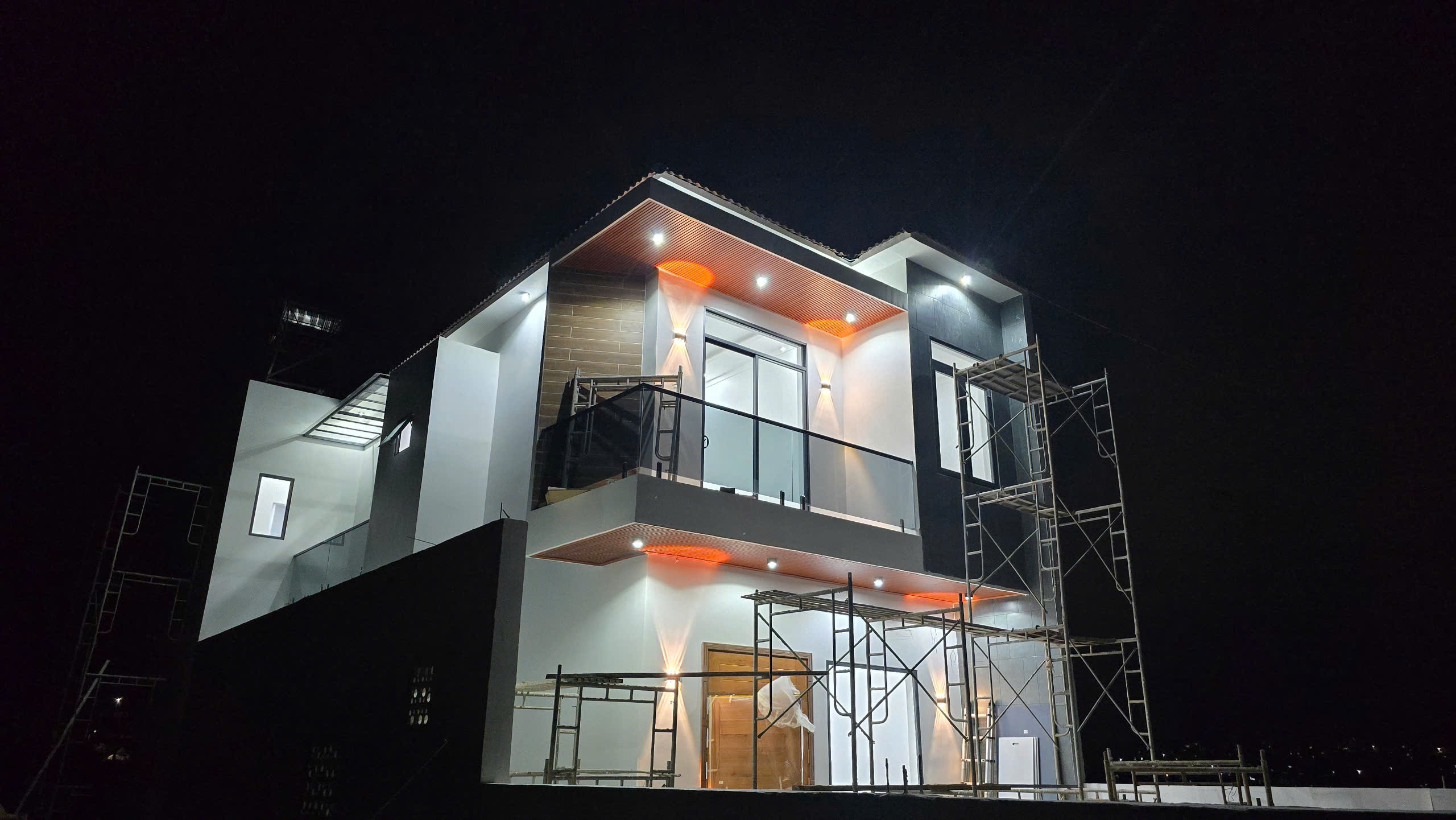 Công trình đang thi công được kiểm soát từ bản vẽ.